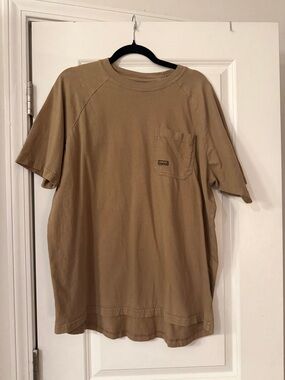 Ariat Short Sleeve Pocket Tee in Khaki